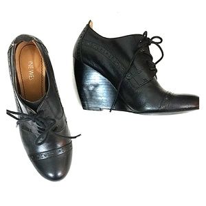 Leather wedge dress shoe lace up